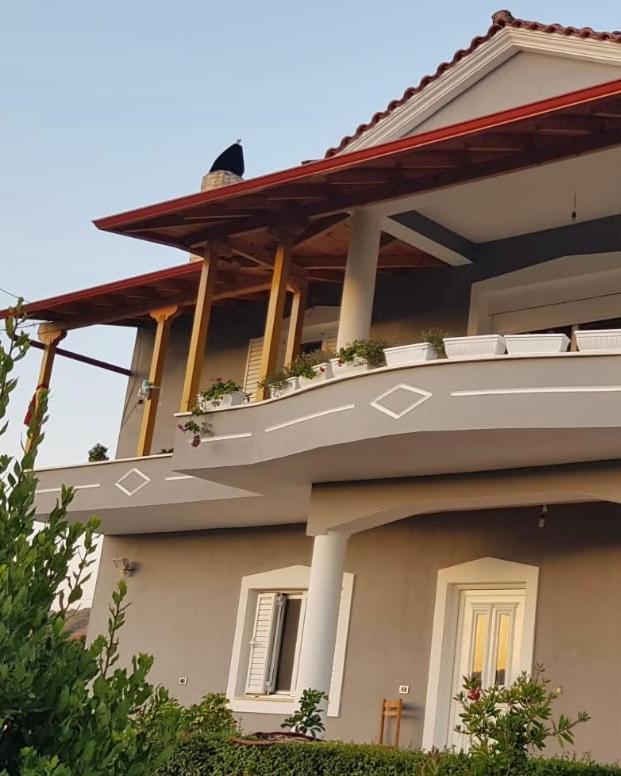 Rent Rooms Sakolli เบราท ภายนอก รูปภาพ