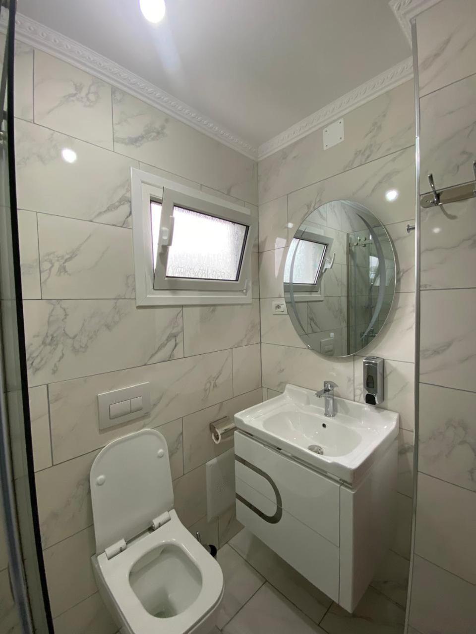 Rent Rooms Sakolli เบราท ภายนอก รูปภาพ