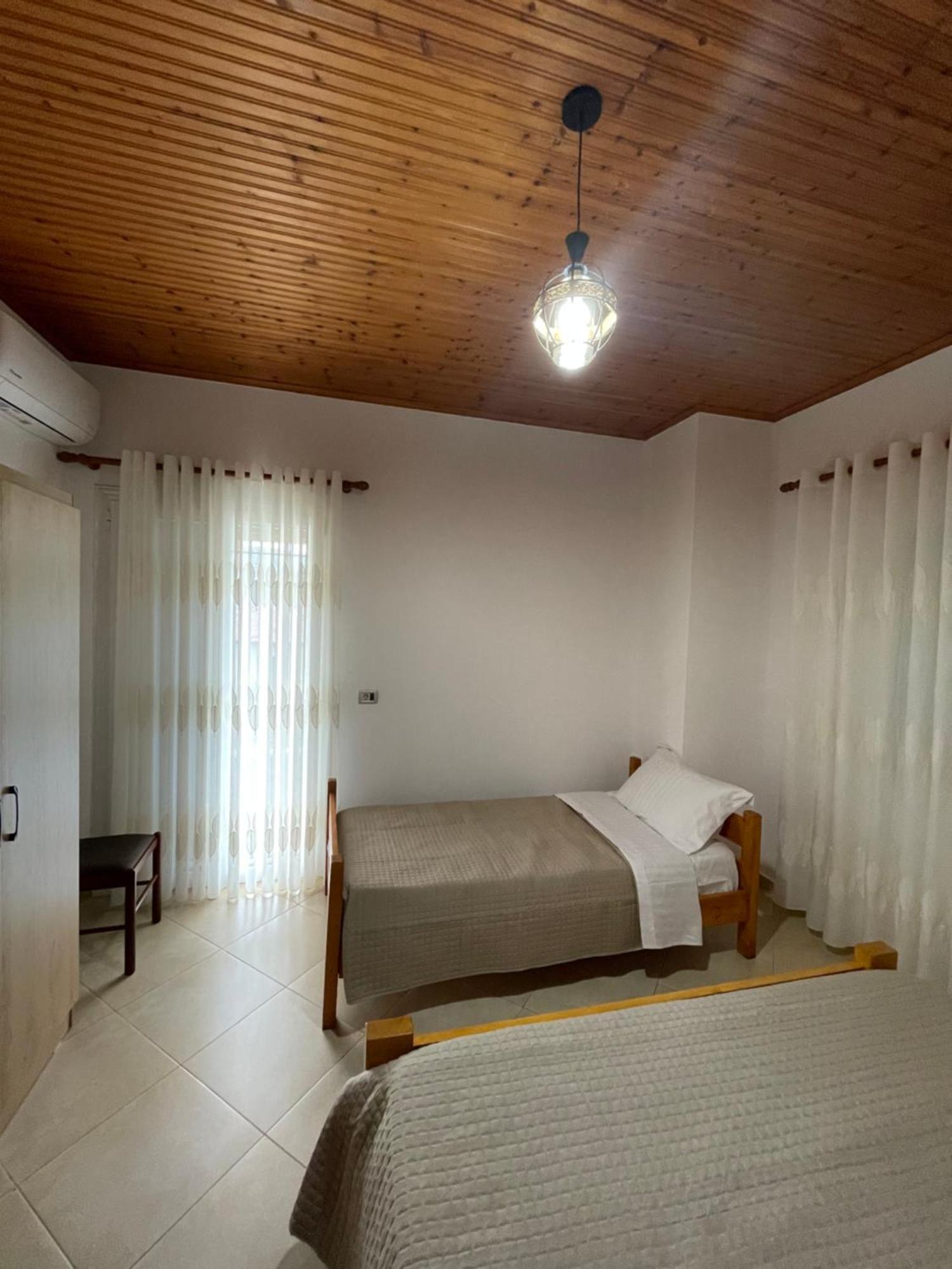 Rent Rooms Sakolli เบราท ภายนอก รูปภาพ