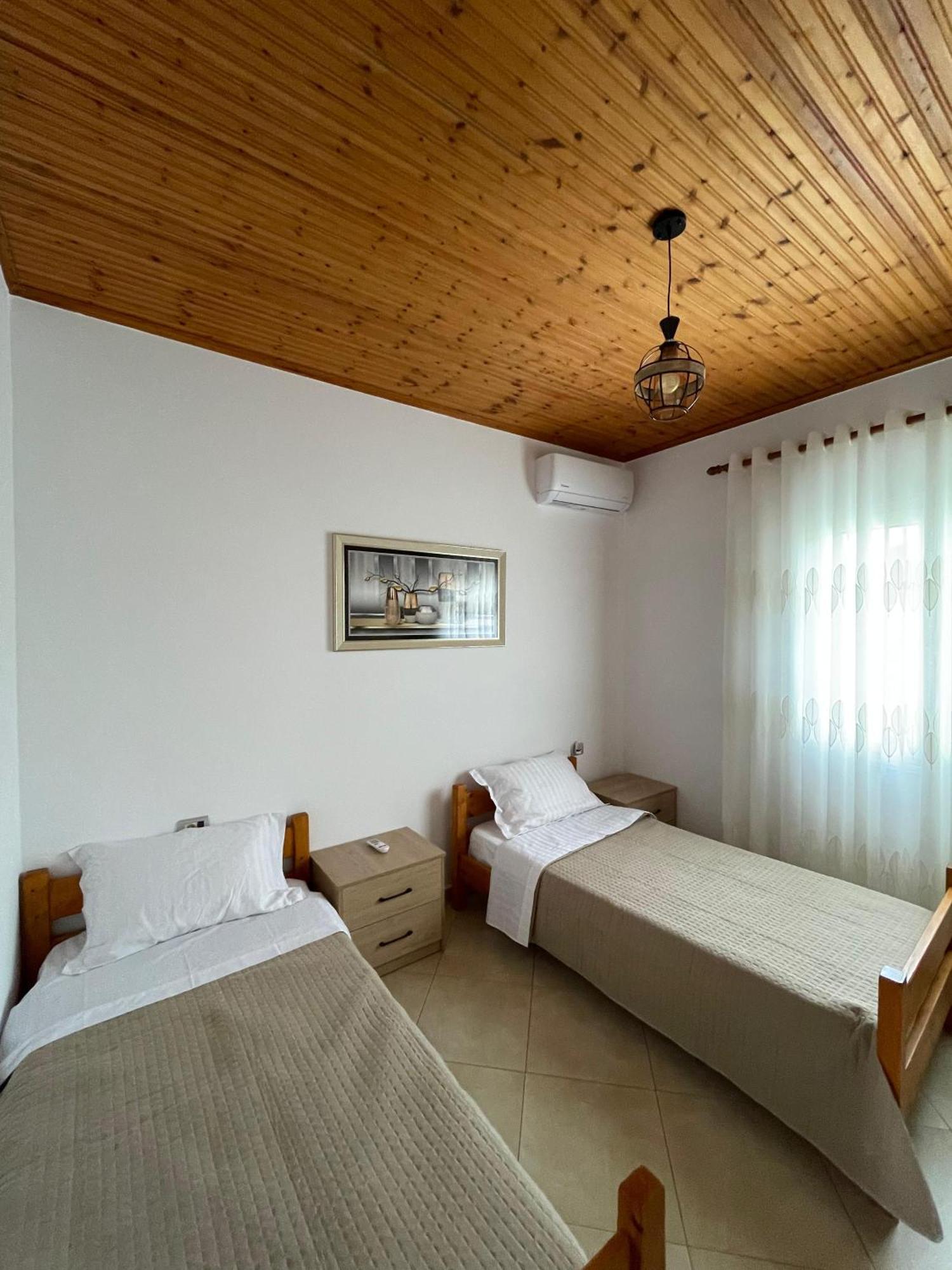 Rent Rooms Sakolli เบราท ภายนอก รูปภาพ
