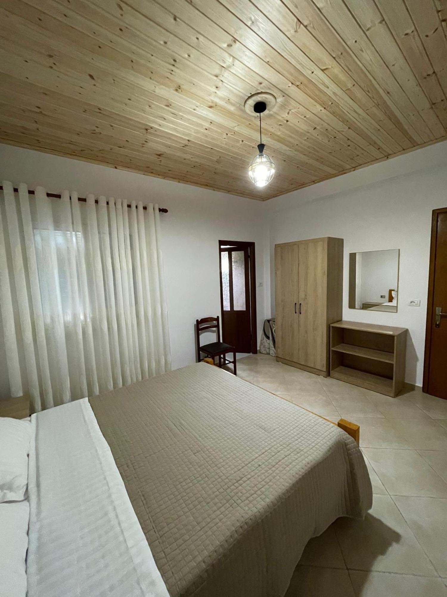 Rent Rooms Sakolli เบราท ภายนอก รูปภาพ