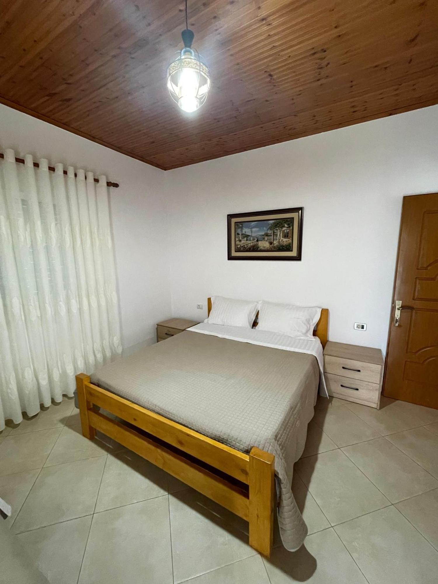 Rent Rooms Sakolli เบราท ภายนอก รูปภาพ