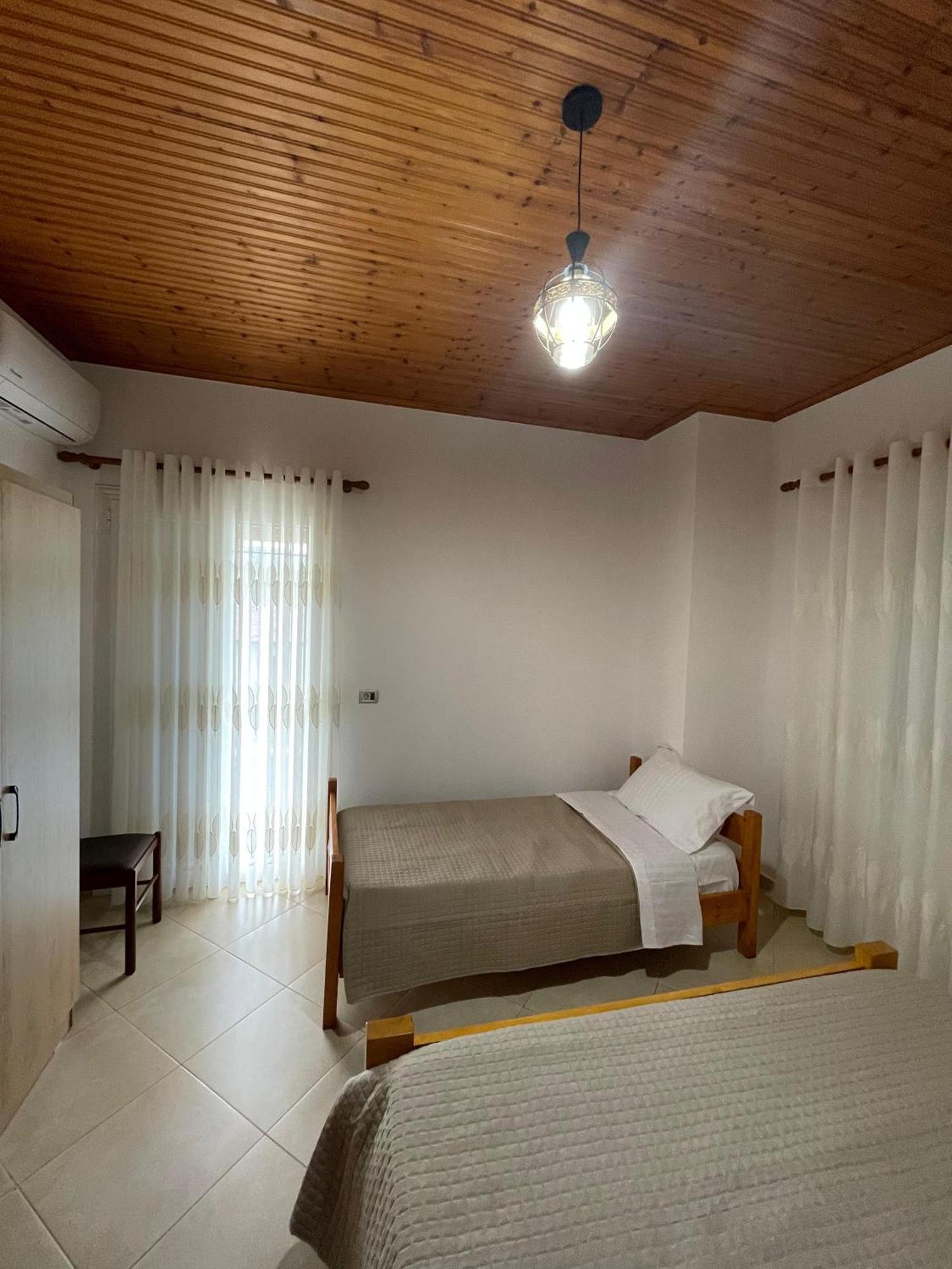 Rent Rooms Sakolli เบราท ภายนอก รูปภาพ